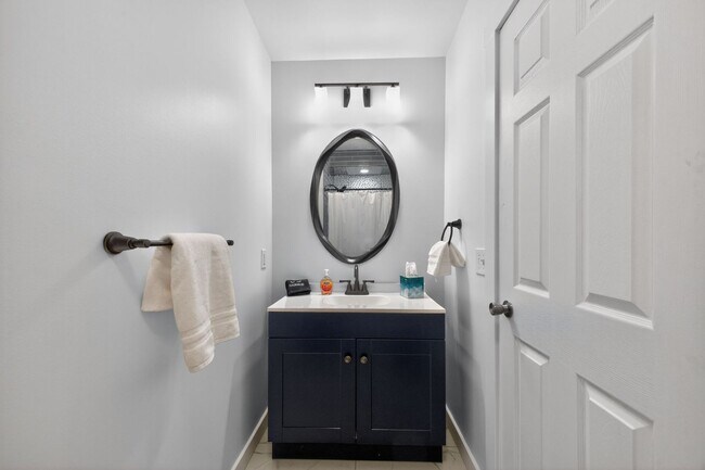 Building Photo - 5BR Retreat w/ Private Indoor Pool In Greensburg