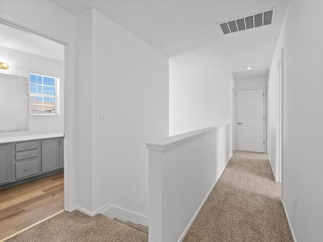 Building Photo - Newly Renovated 4 Bedroom Home with Gorgeo...
