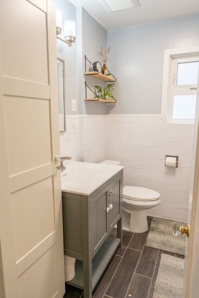 Building Photo - 4Bd/1.5Ba Seattle House