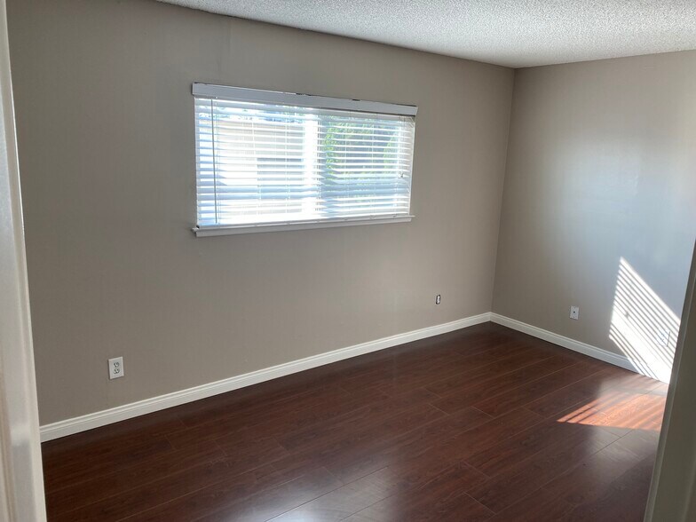 Building Photo - 1445 1st St