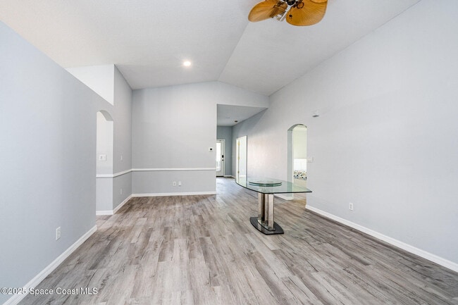 Building Photo - 651 Benton Dr