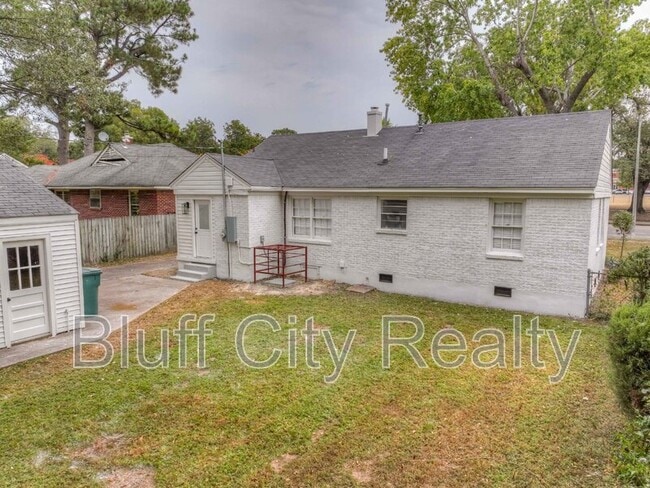 Building Photo - 1363 Colonial Rd