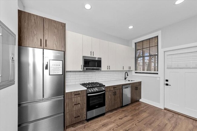 Primary Photo - 3 bedroom in Chicago IL 60618