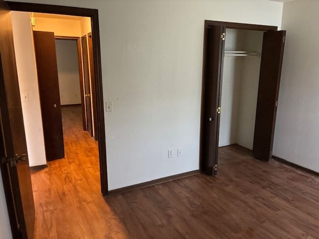 Building Photo - Charming West Norman Duplex
