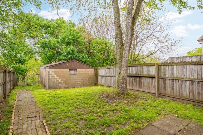 Building Photo - Stunning 2 bedroom home in Homestead available August 1!