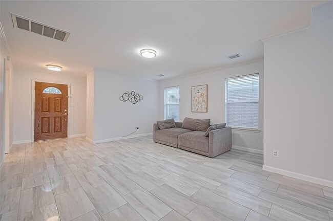 Building Photo - 5914 Clerkenwell Dr