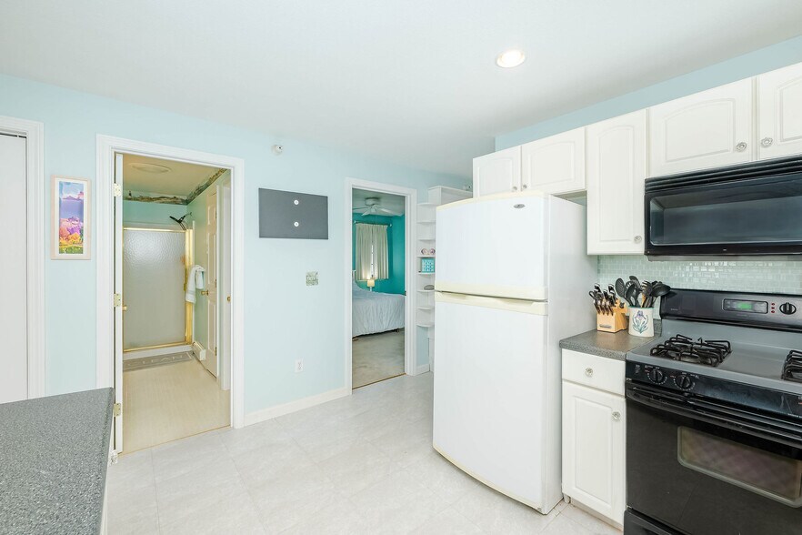 Building Photo - 790 York St