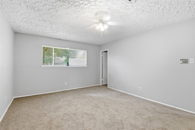 Building Photo - 6015 Knotty Post Ln