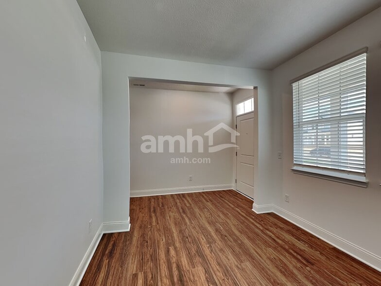 Building Photo - 1056 Castor Dr