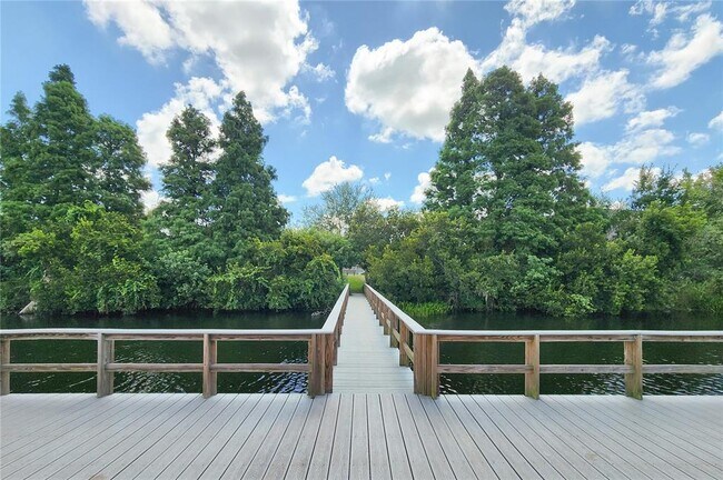 Building Photo - 10687 Lake Montauk Dr