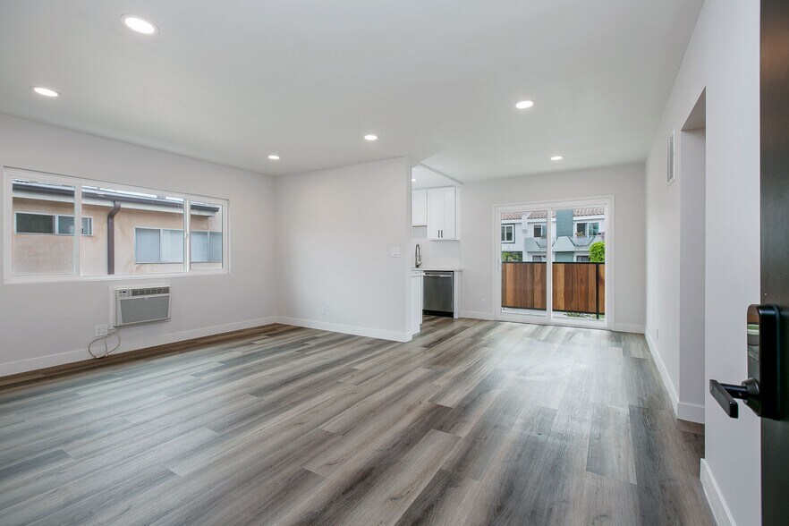 Unit 4 2 Bedroom - 3132 S Canfield Ave