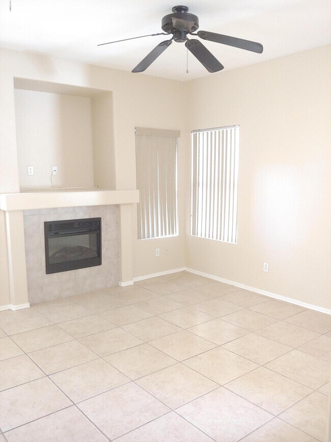 Building Photo - 1922 N 106th Ln