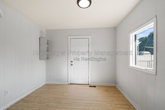 Building Photo - 1327 E Walton Ave