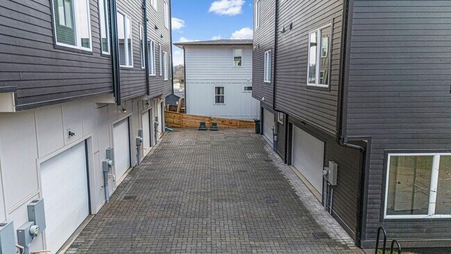 Building Photo - 1244 1st Ave S