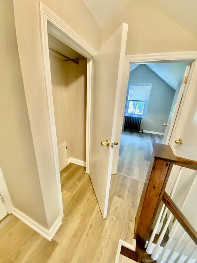 Building Photo - SPACIOUS 4 BED/2 BATH HOUSE-Luxury Vinyl F...