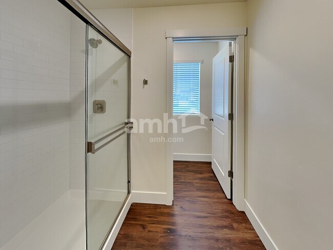 Building Photo - 1069 S Woodsome Ave