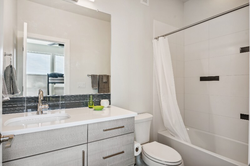 Building Photo - 743 Kubat Ln