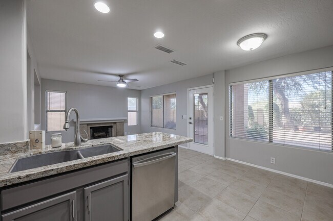 Building Photo - 4218 E Palo Brea Ln