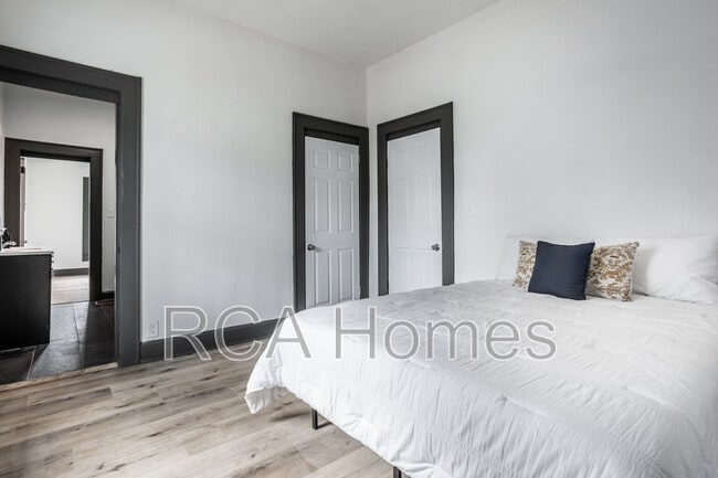 Building Photo - 4612 E New York St