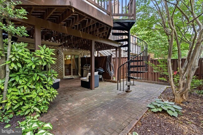 Building Photo - 6313 Manchester Way