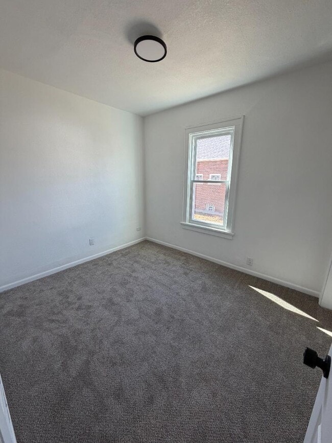 Building Photo - 3770 E Somers Ave