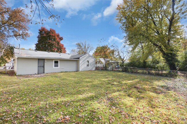 Building Photo - 9845 Dennis Dr