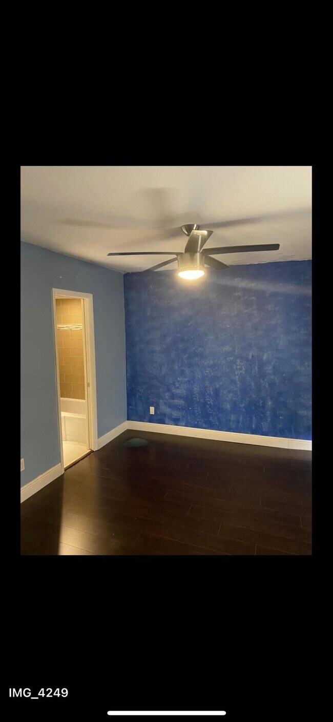 Building Photo - 6557 Racquet Club Dr