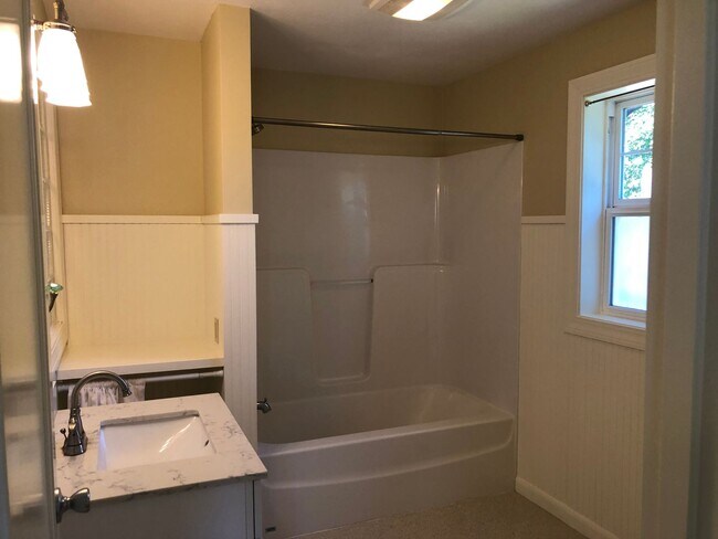 Building Photo - Live Large in the Heart of NW Corvallis!