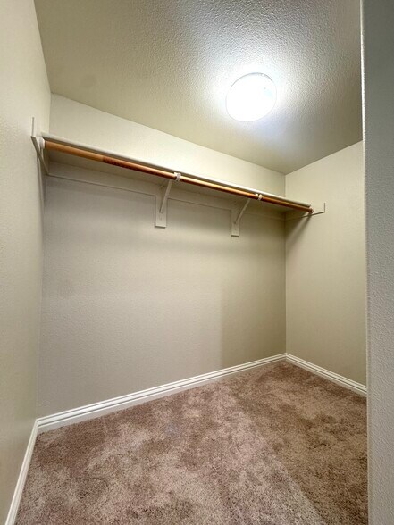 Building Photo - 2616 Admiral Cir