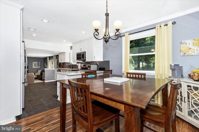 Building Photo - This move-in ready home is a fantastic opportunity in a prime Olney location!