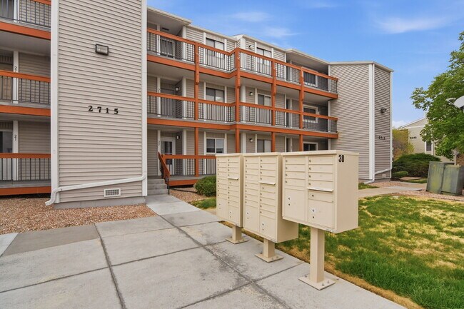 Building Photo - $1,495.95 - 1 Bed, 1 Bath Updated Unit in Westminster with In Unit Washer/Dryer!