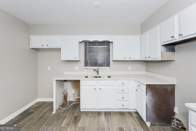 Building Photo - 144 Fairview Dr