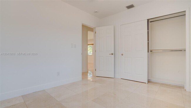 Building Photo - 500 SW 51st Ct