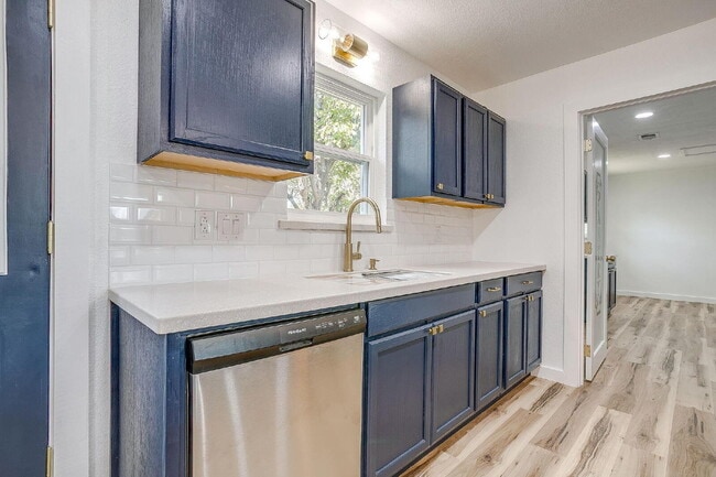 Building Photo - 521 Mesquite Ave N