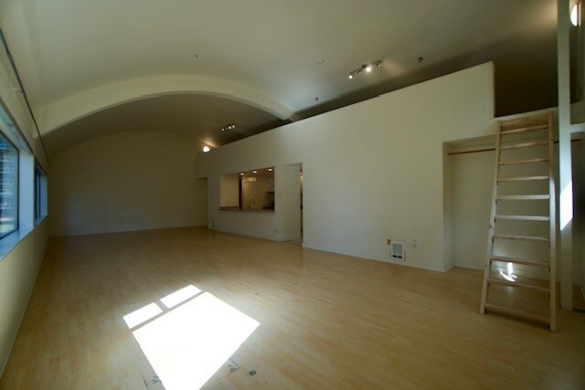 Building Photo - 80 Vine St