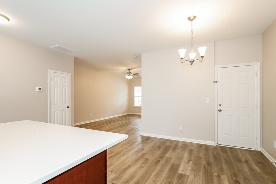 Building Photo - 14072 Singleleaf Ln