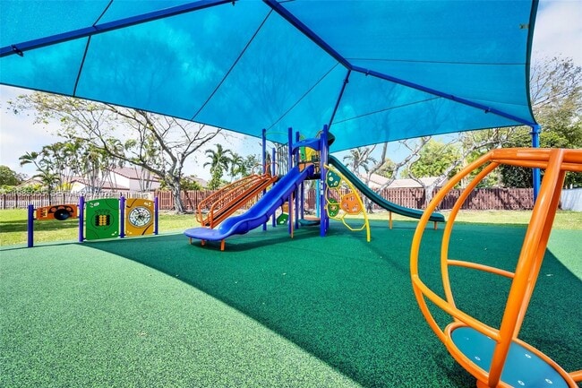 Building Photo - 17321 NW 63rd Ave