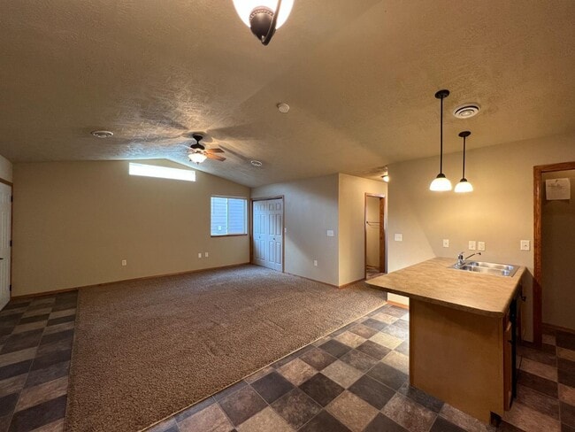 Primary Photo - 3600 W 93rd St