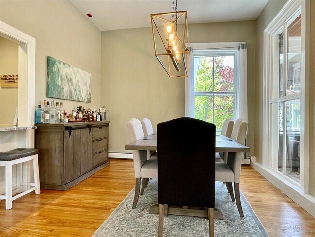 Building Photo - 541 Bellevue Ave