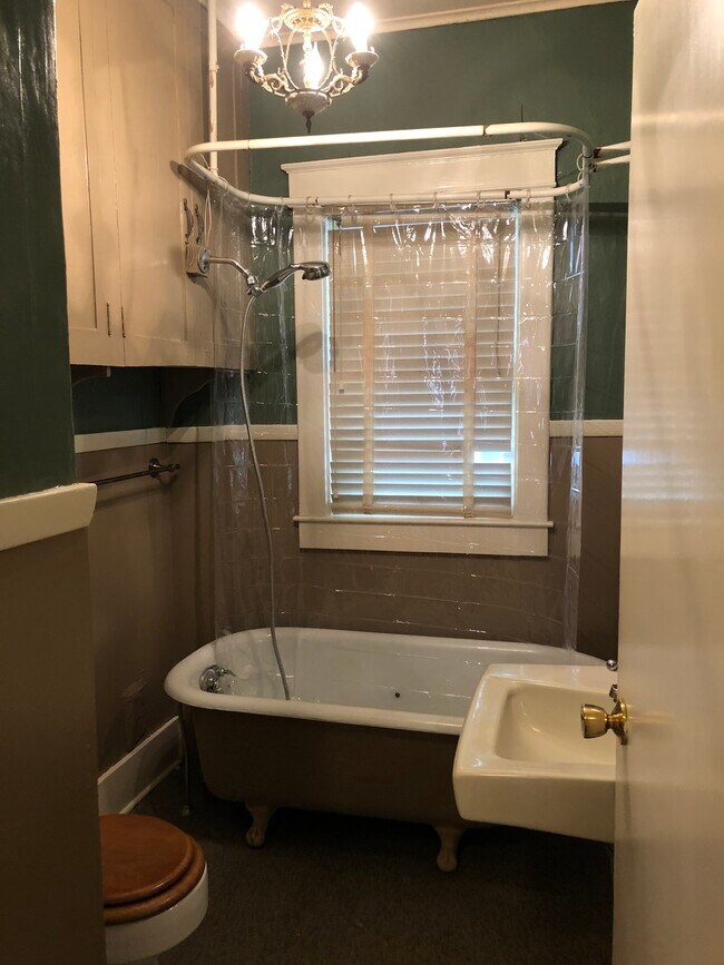 Building Photo - 1515 Ross St