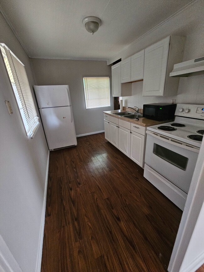 Building Photo - 6725 Wanda Ave