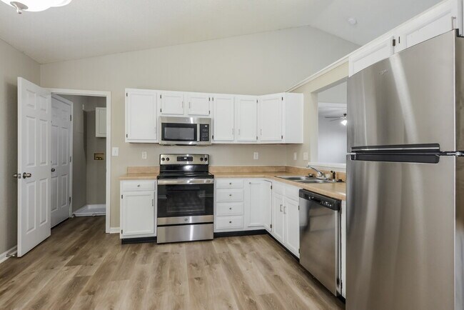 Building Photo - 791 Helm Dr