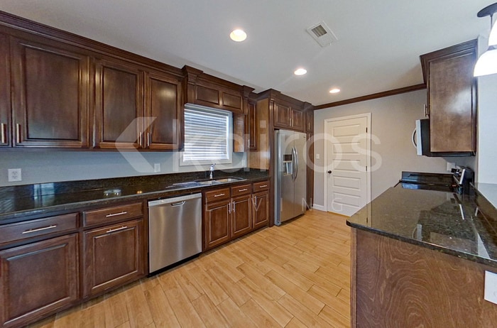 Building Photo - 706 Hickory Ave