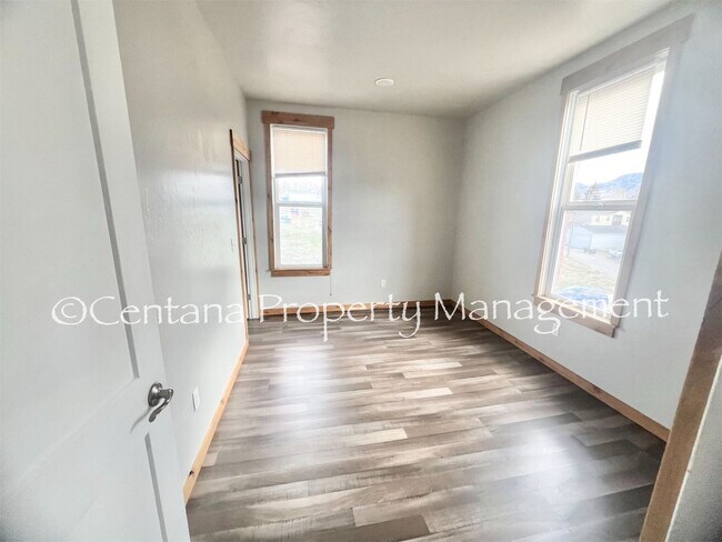 Building Photo - 600 S Montana St