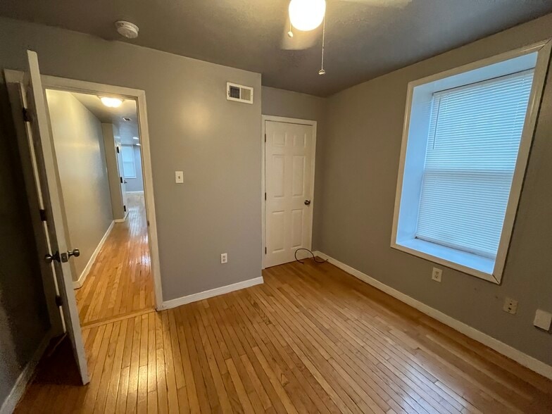 BEDROOM 1 - 4900 Walton Ave