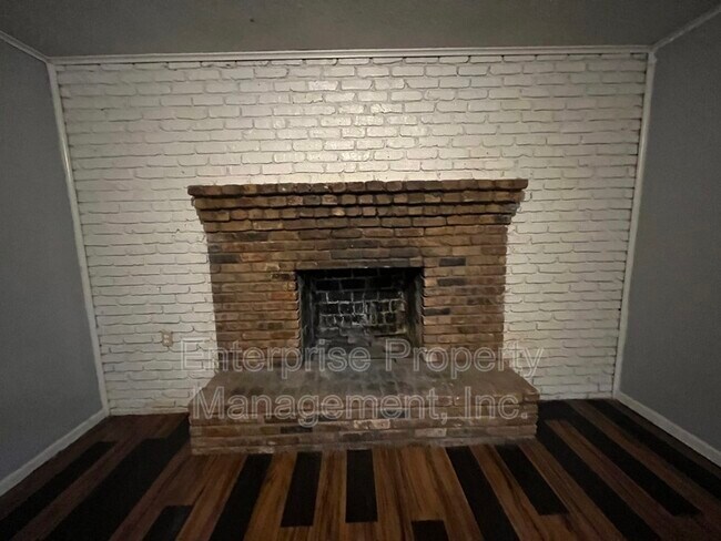 Building Photo - 1848 Woodburn Dr