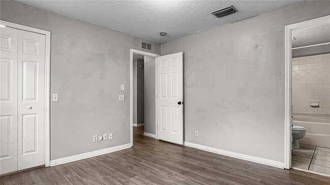 Building Photo - 9402 Charlesberg Dr