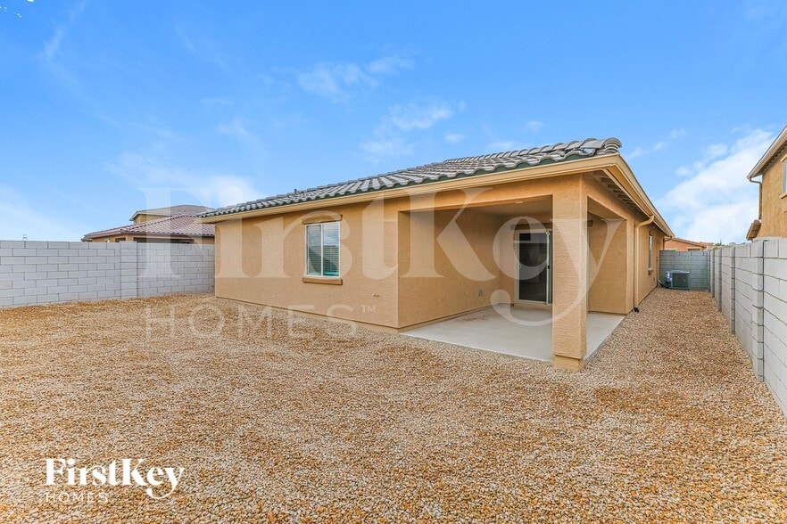 Building Photo - 976 W 20th St