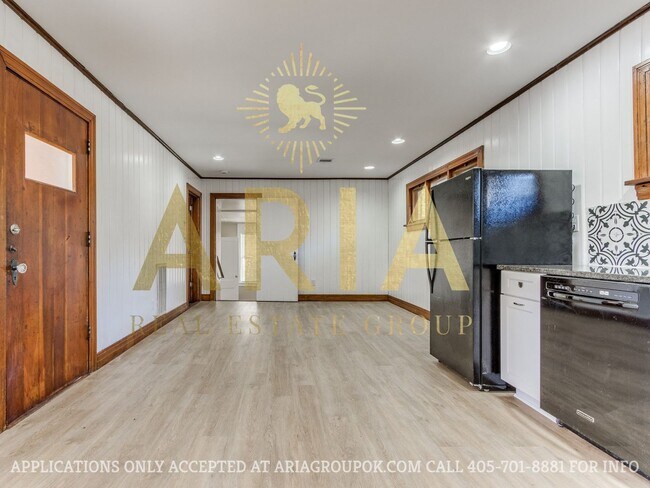 Building Photo - *AVAILABLE FOR IMMEDIATE MOVE IN!* UPDATED...
