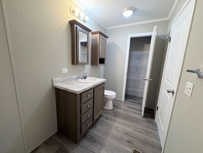 Building Photo - 10610 State Rte 762